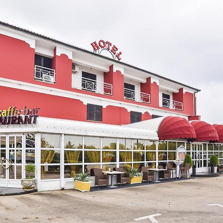Hotel Zephyr - Plovanija Buje Exteriér fotografie