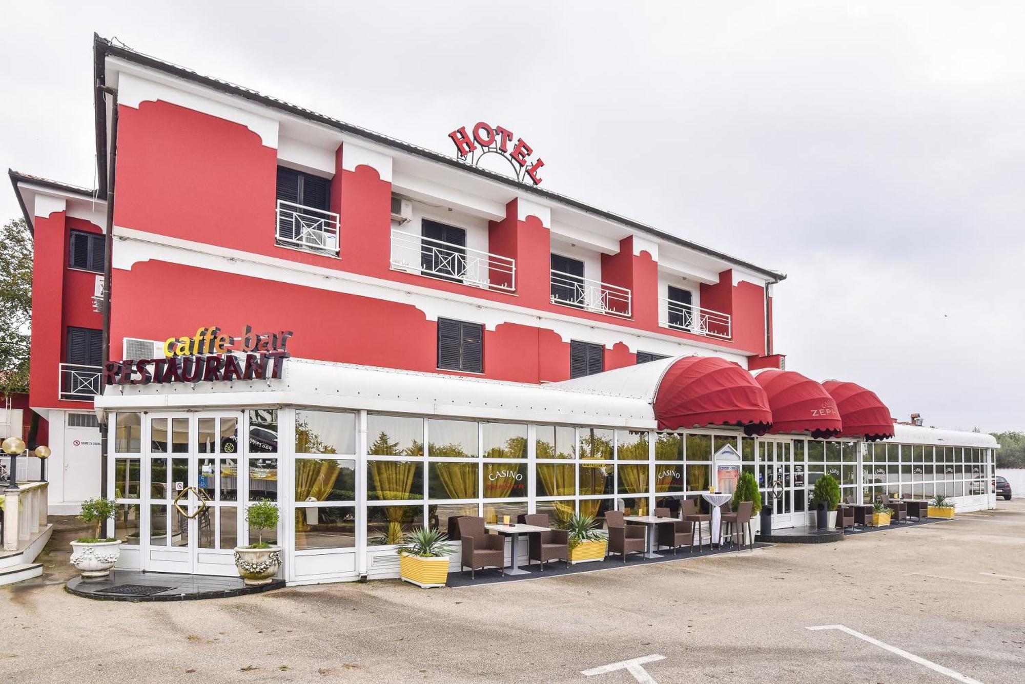 Hotel Zephyr - Plovanija Buje Exteriér fotografie